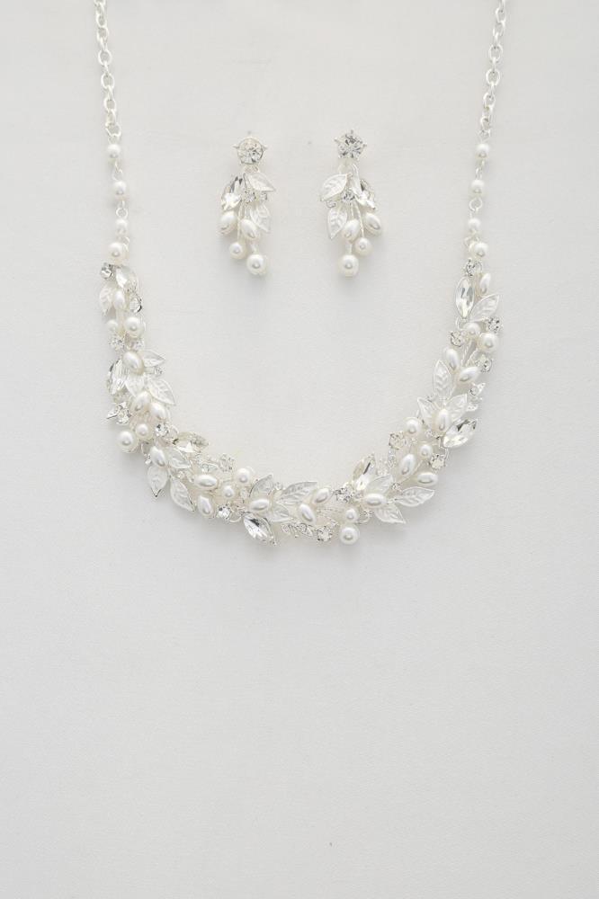Leaf Pattern Pearl Crystal Necklace Naughty Smile Fashion